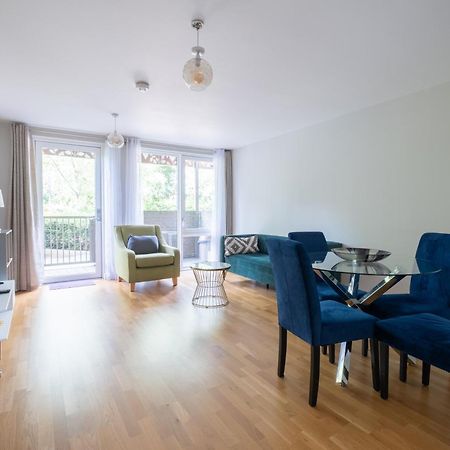 Апартаменти Brand New London Flat With Car Park Екстер'єр фото